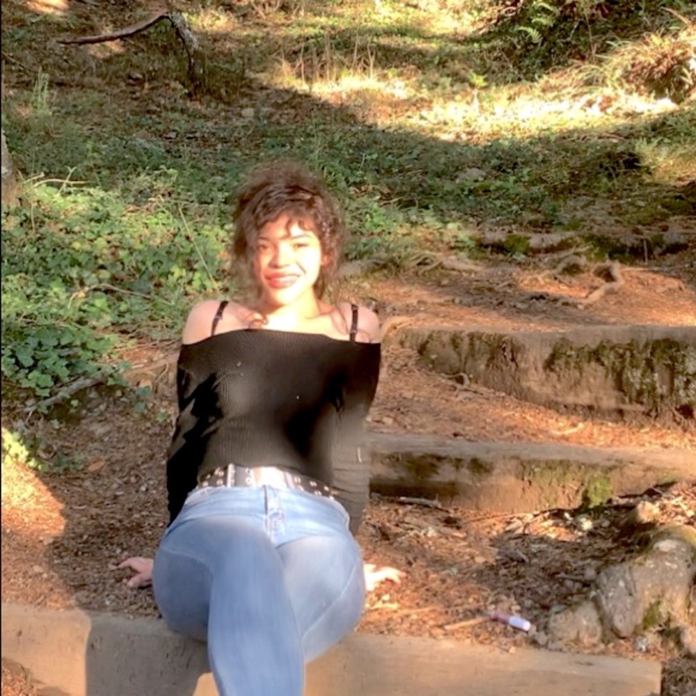 Meet your Posher, Yesenia